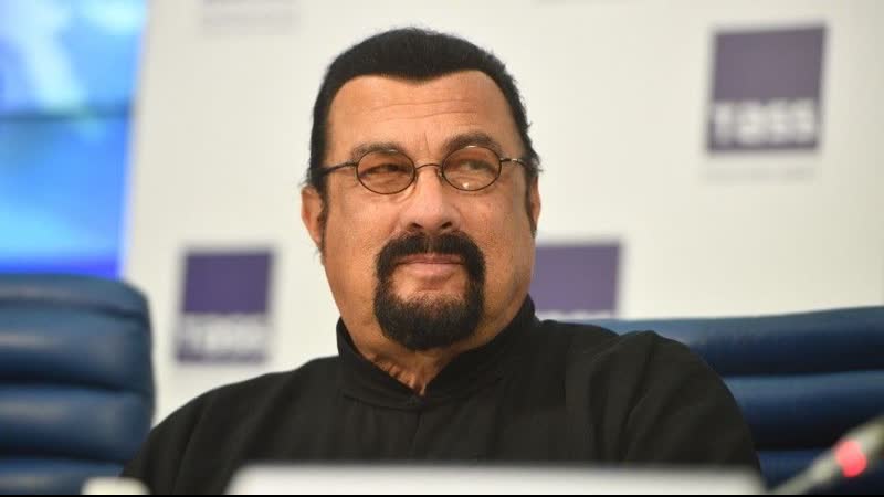 Стивен Сигал выпустил в Баи кал молодь