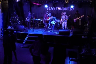 Группа с переменным названием ИКС | Glastonberry Pub