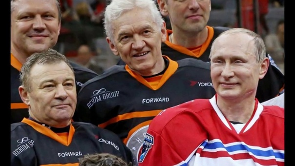 Путин освободил от налогов олигархов попавших под