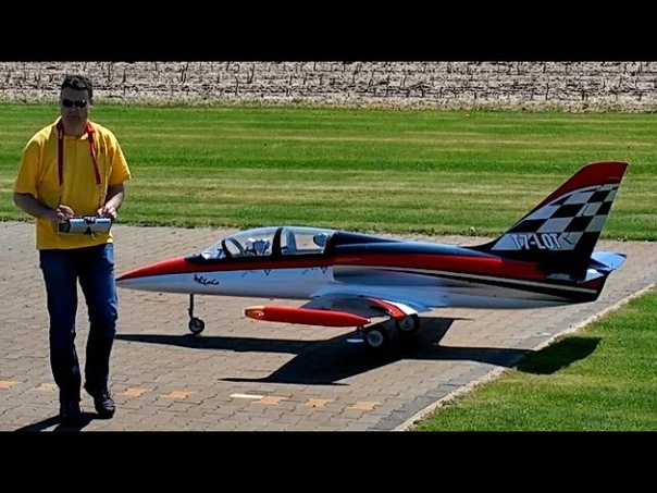 GIGANTIC RC L 39 ALBATROS MODEL TURBINE JET FLIGHT DEMONSTRATION, Bölsdorf Germany