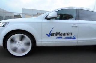 White Audi Q7 and Q5