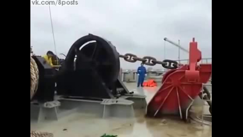 Как эффектно сухогруз потерял якорь, The loss of an anchor on the