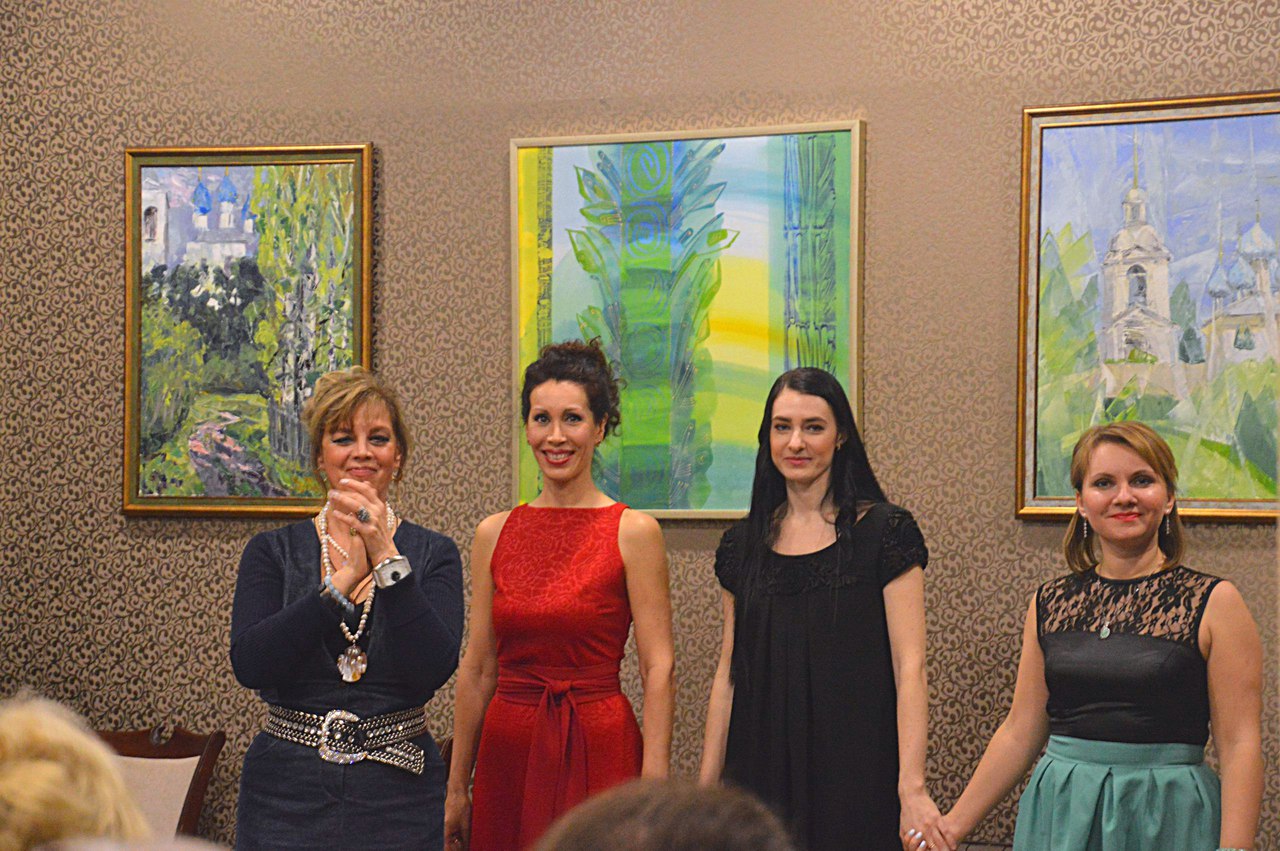 Ярославская область вятское село дом казарновской. Лето в деревне. Музей бальмонта шуя. Село вятское казарновская. Концептуальные фотоработы.