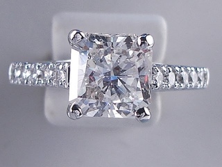 ctw Radiant Cut H VS2 Diamond Engagement Ring - BigDiamondsUSA