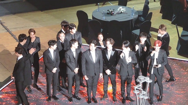 FANCAM 직캠 171115 EXO 엑소 Super Junior 슈주 cute interactions, FABULOUS AWARD Asia Artist