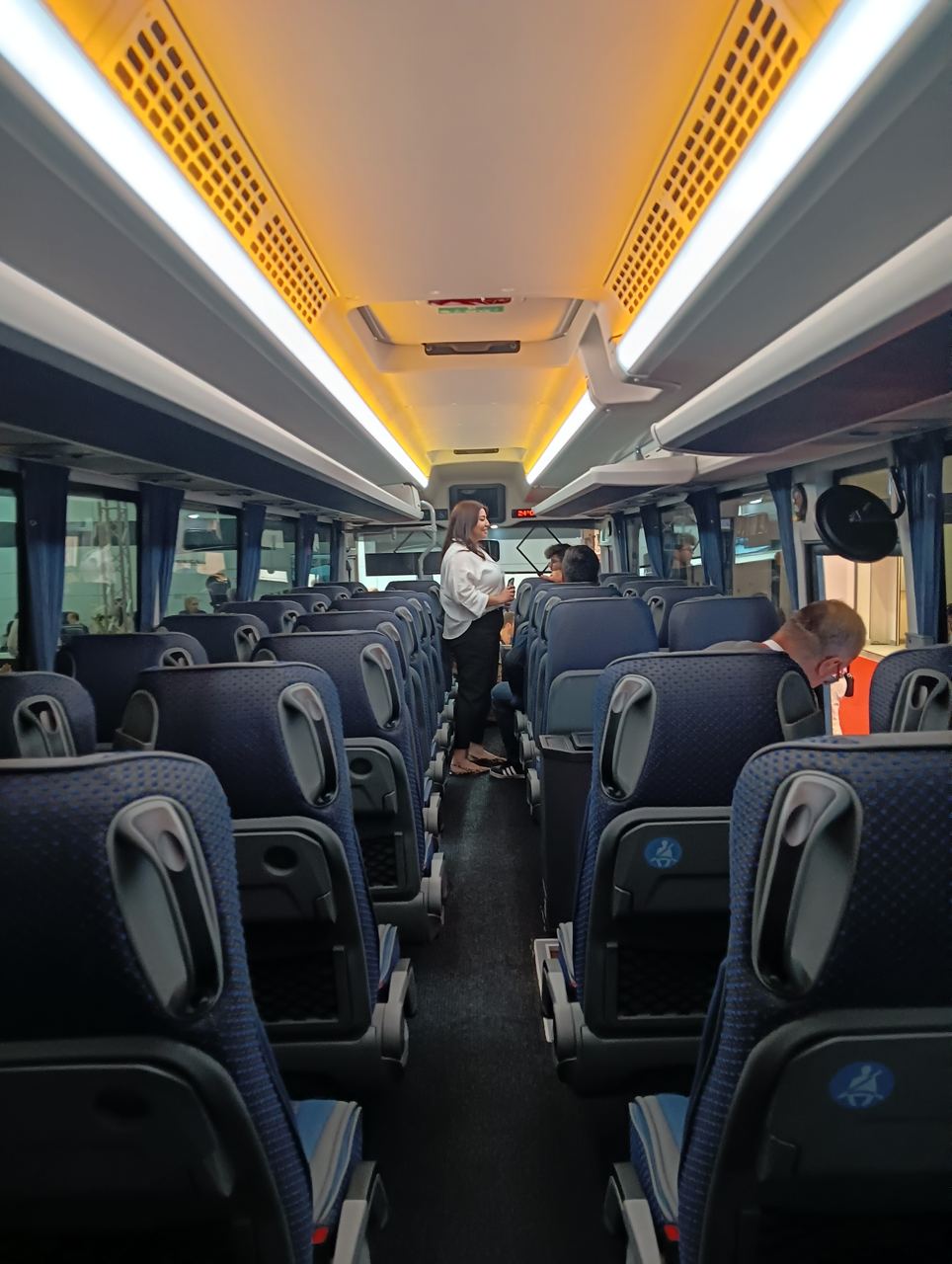 На родине марка Otokar более известна благодаря вот таким небольшим автобусам с высоким полом: например, Otokar Sultan Giga с особенно богатым салоном Это картинка