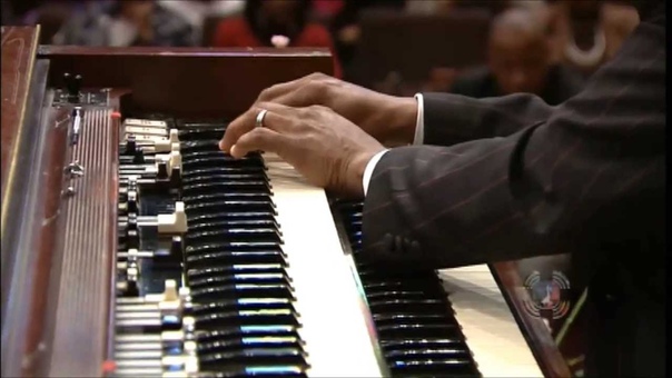 Derrick Jackson at West Angeles COGIC Organ Solo with Praise