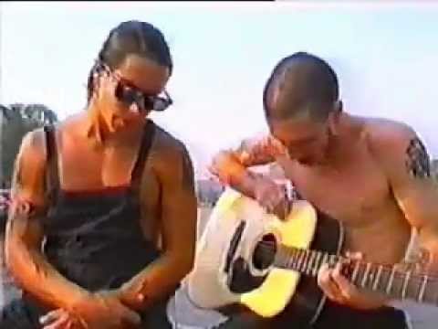 Red Hot Chili Peppers Under The Bridge ( Live Acoustic Amsterdam