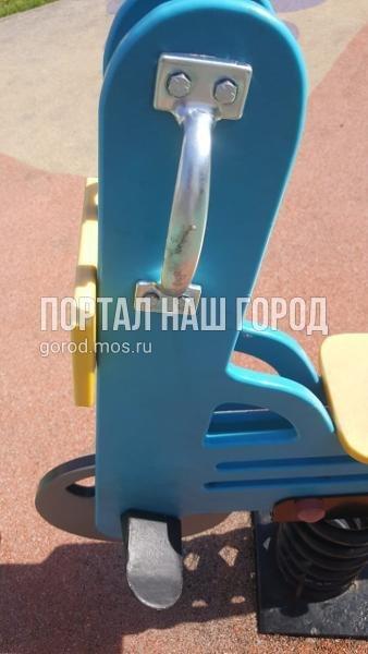 Коммунальщики починили игровой элемент во дворе на Ухтомского Ополчения Коммунальщики починили игровой элемент во дворе на Ухтомского Ополчения